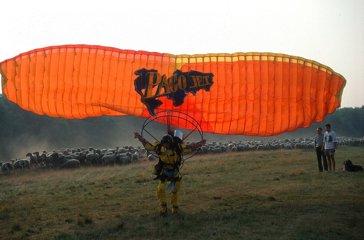 Jochen Schweizer, Motor Paraglider